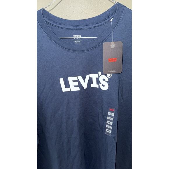 This is a Levi's Relaxed Fit Short Sleeve T-shirt in blue with the iconic white - Picture 2 of 5
